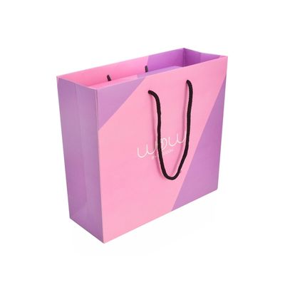 Подарочная коробка Bespoke цвета логотипа CMYK твердая бумажная, коробка одеяния упаковывая с соответствуя бумажным мешком