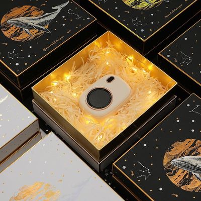 Изготовленная на заказ твердая коробка плеча, коробки 2 частей с Shredded бумагой 29*21*9.5cm